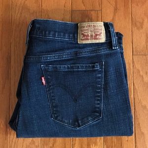 Woman’s Levi’s 505 Straight Jeans!